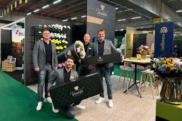 VannoVa introduceert nieuwe hoes en exportdoos VannoVa introduceert nieuwe hoes en exportdoos