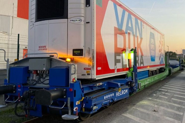 Van Dijk Flora levert ook per trein in Oostenrijk Van Dijk Flora levert ook per trein in Oostenrijk