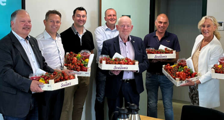 Zeeuwse Gedeputeerden bezoeken kwekerij Seasun Zeeuwse Gedeputeerden bezoeken kwekerij Seasun