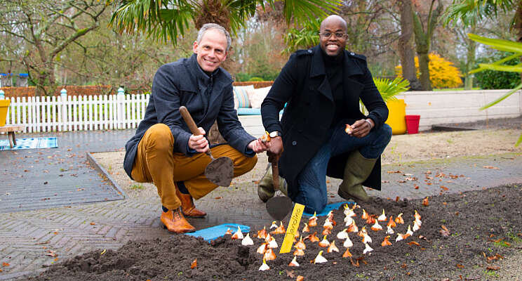 Jandino droomt van eigen bloemenpark Jandino droomt van eigen bloemenpark