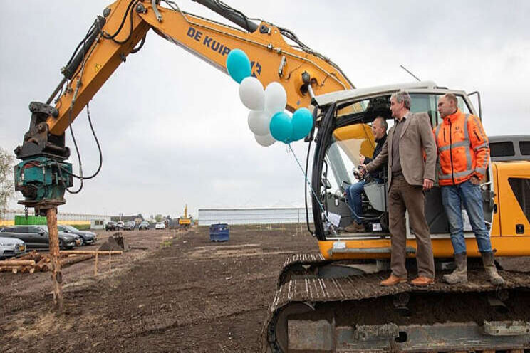 HilverdaFlorist slaat eerste paal voor nieuwbouw HilverdaFlorist slaat eerste paal voor nieuwbouw