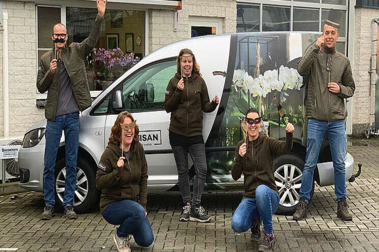 Team helpt Artisan Orchids om zich te verbeteren Team helpt Artisan Orchids om zich te verbeteren